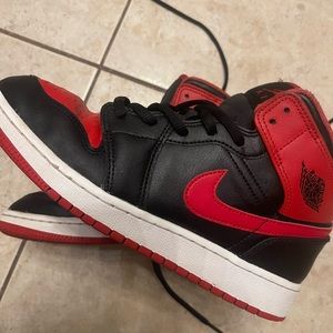 Youth boy Nike Air Jordan size 6.
